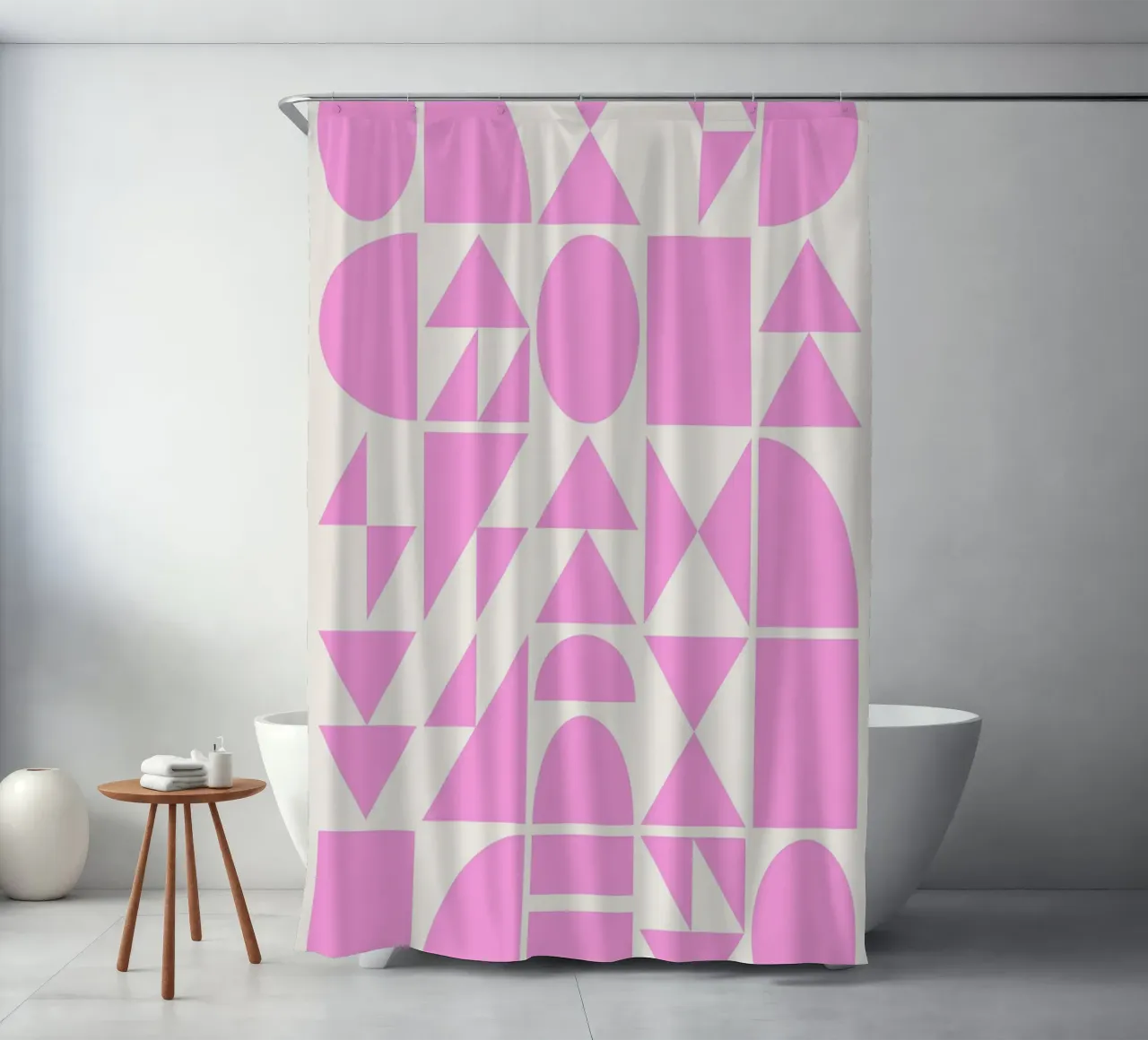 Forme geometriche di metà secolo in rosa tenda da doccia da Courtney