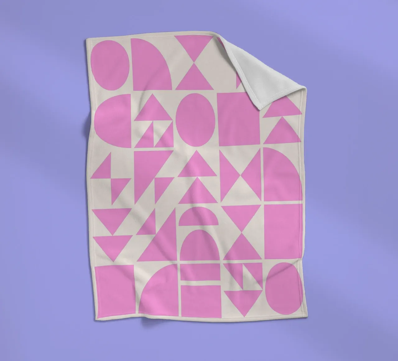 Forme geometriche di metà secolo in rosa coperta in pile da Courtney