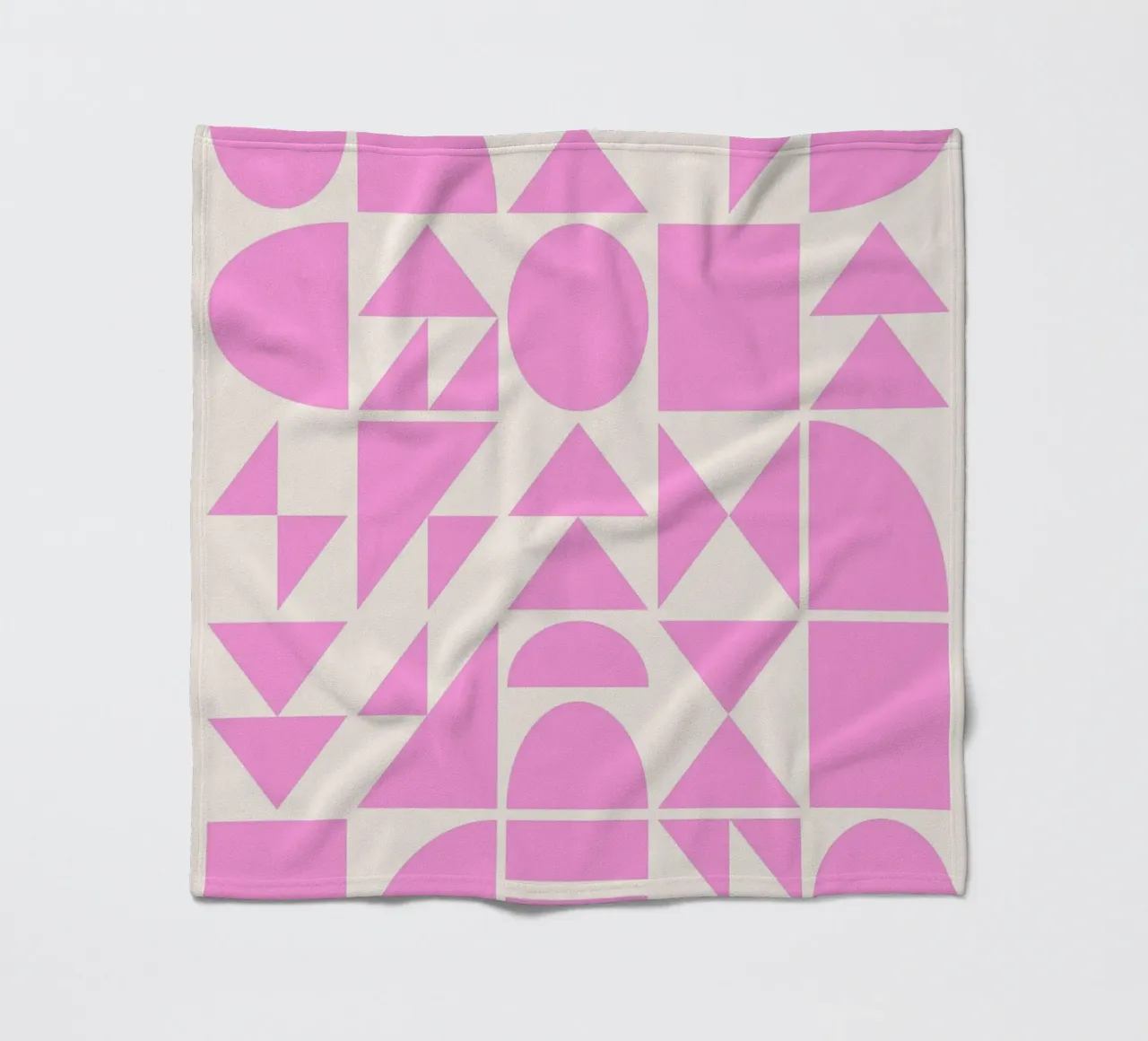 Forme geometriche di metà secolo in rosa coperta in pile da Courtney