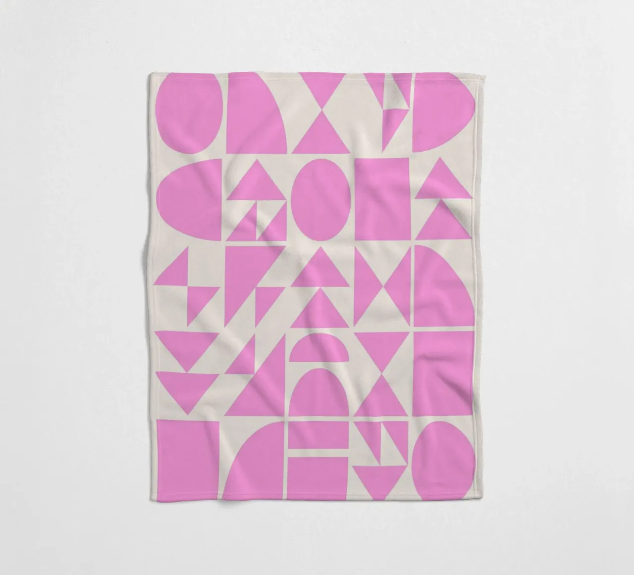 Forme geometriche di metà secolo in rosa coperta in pile da Courtney