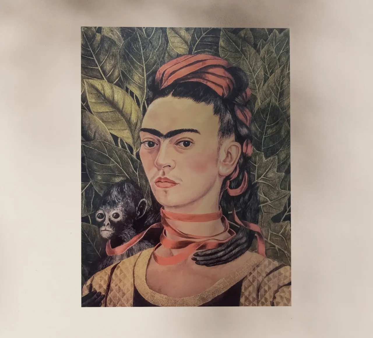 Ritratto di Frida Kahlo con scimmia pellicola backlit da Carinaprint