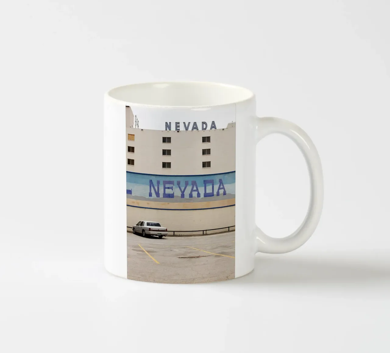 Auto in Nevada (USA) tazza in ceramica da Simon Koy