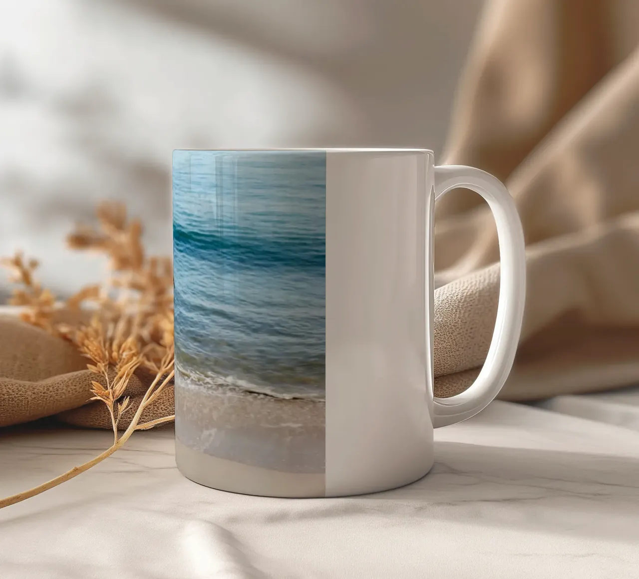 Gabbiano a Los Angeles, USAa tazza in ceramica da Simon Koy