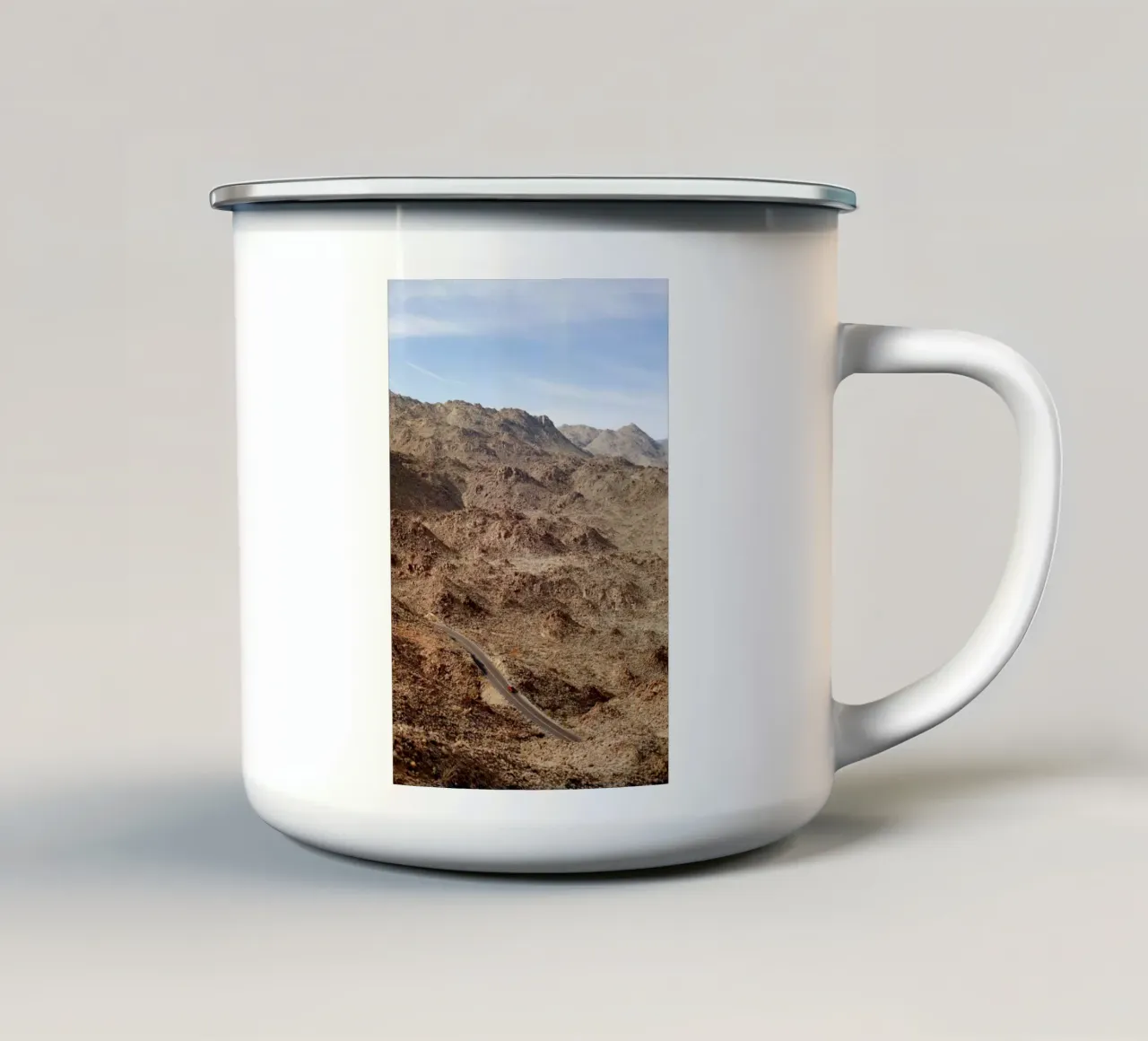 Strada a Palm Springs, USA tazza in smalto da Simon Koy