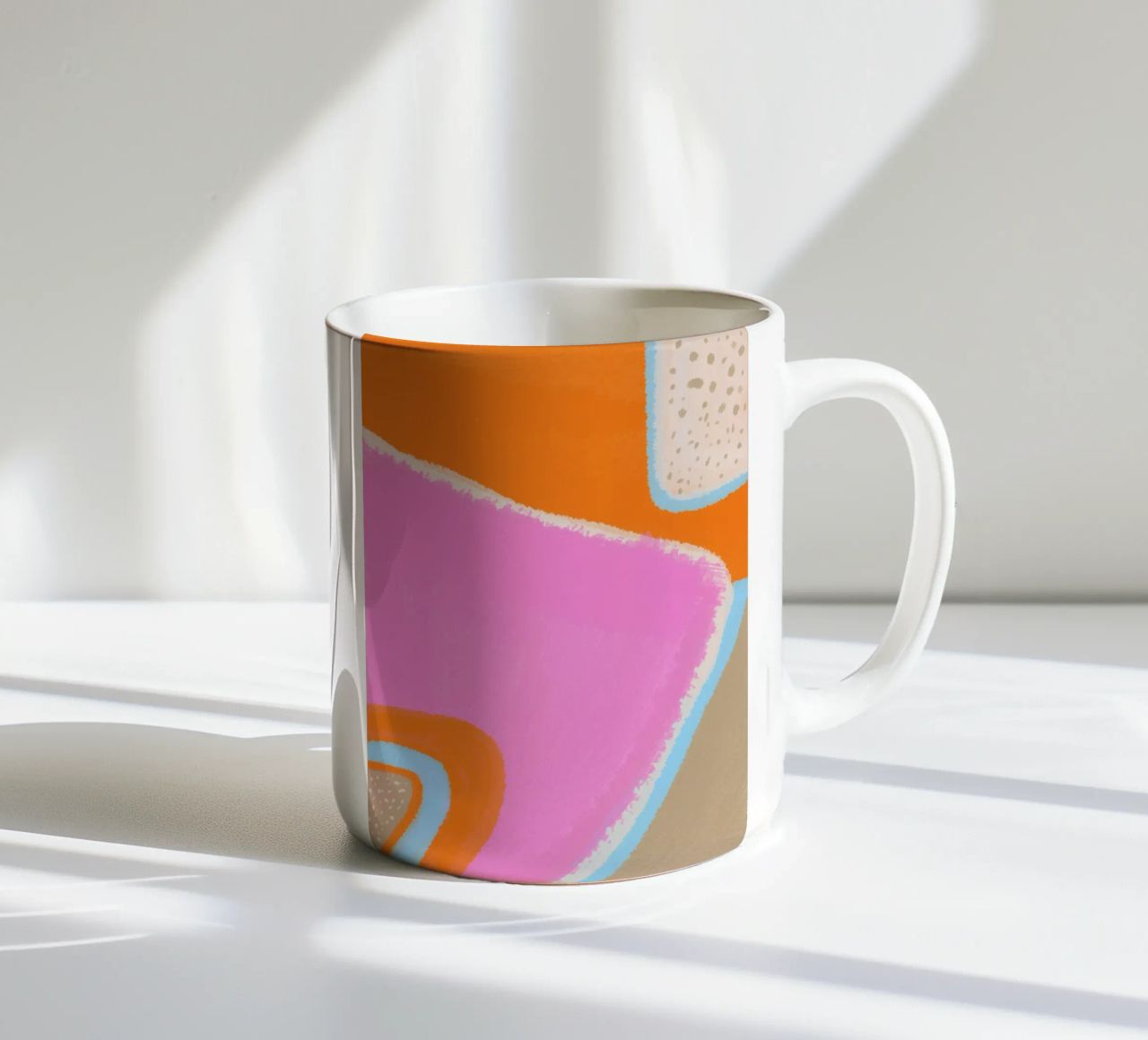Un'atmosfera estiva e colorata tazza in ceramica da Carinaprint