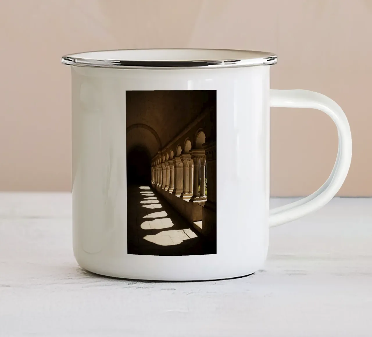 Monastero in Provenza (Francia) tazza in smalto da Simon Koy