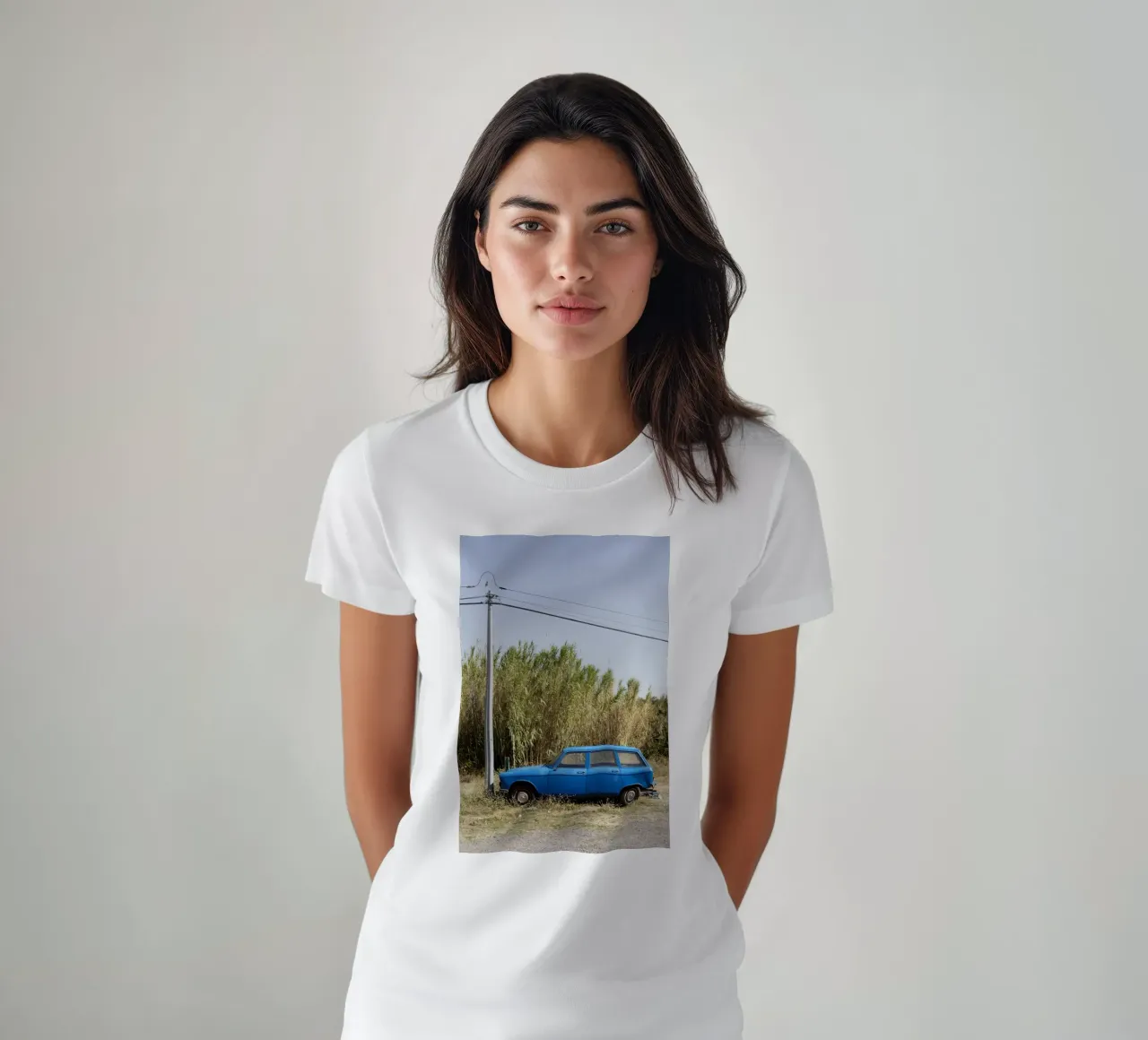 Auto d'epoca in Provenza t-shirt da Simon Koy