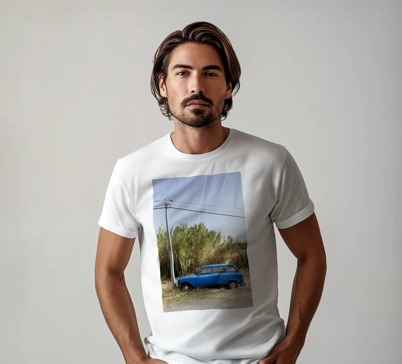 Auto d'epoca in Provenza t-shirt da Simon Koy