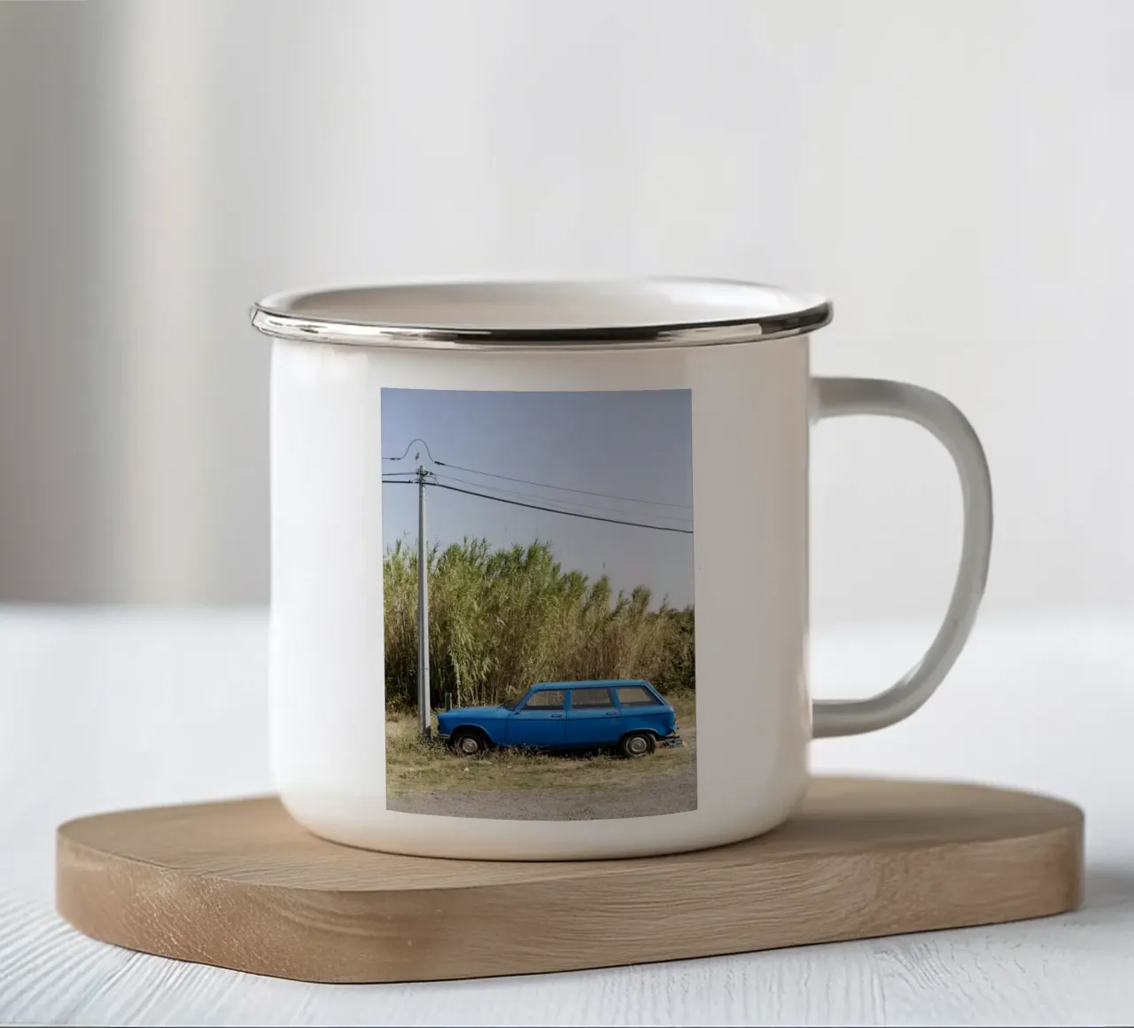 Auto d'epoca in Provenza tazza in smalto da Simon Koy