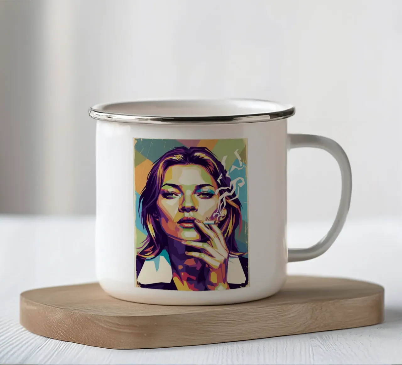 Kate Moss che fuma tazza in smalto da Hantamrata