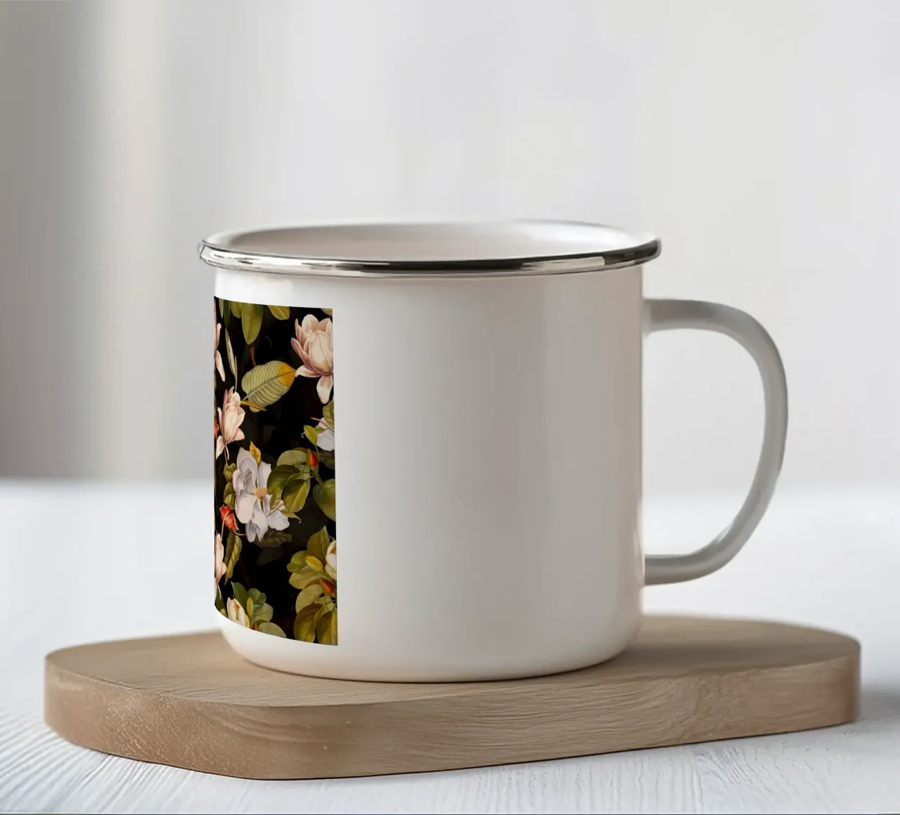Giardino di magnolie di mezzanotte con fiori e foglie d'autunno tazza in smalto da Vintage World - Uta Naumann
