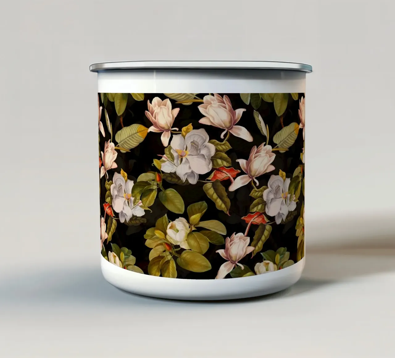 Giardino di magnolie di mezzanotte con fiori e foglie d'autunno tazza in smalto da Vintage World - Uta Naumann