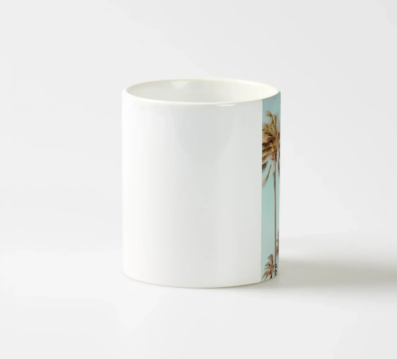 Pastel Pink Building With Palms Summer tazza in ceramica da Leonard Barreiro