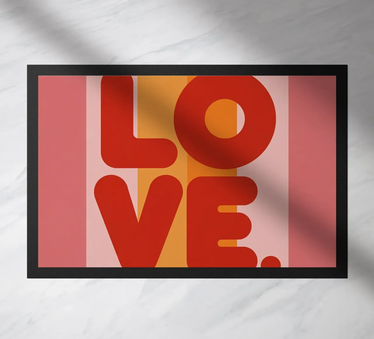 Poster d'amore rétro - Tipografia rossa su strisce colorate zerbino da logic
