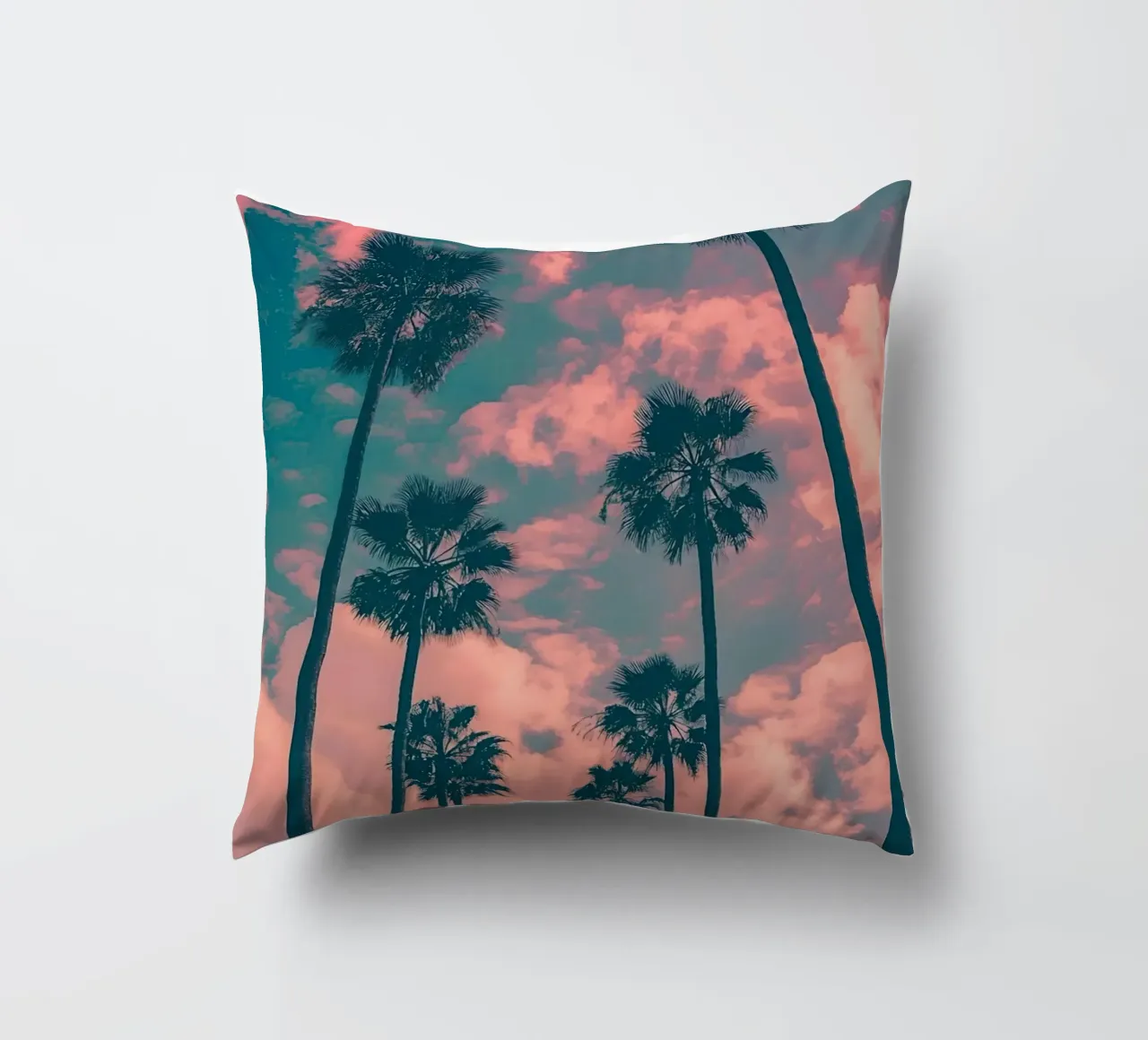 Pink Sky With Palm Trees cuscino da Leonard Barreiro
