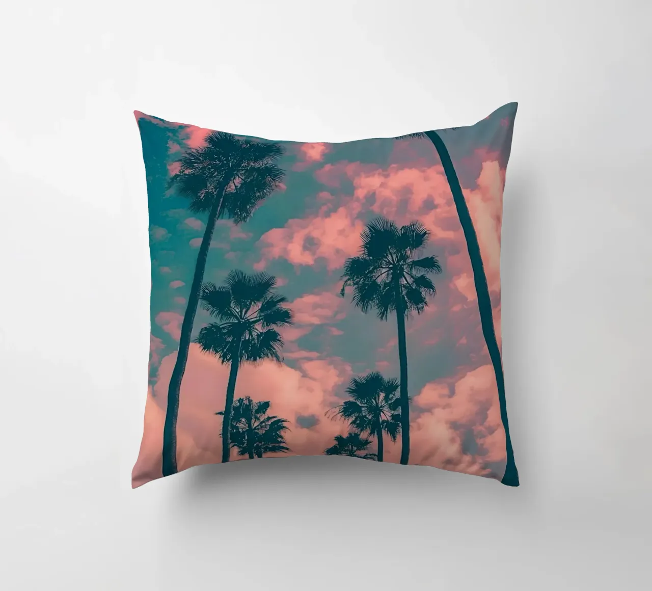 Pink Sky With Palm Trees cuscino da Leonard Barreiro