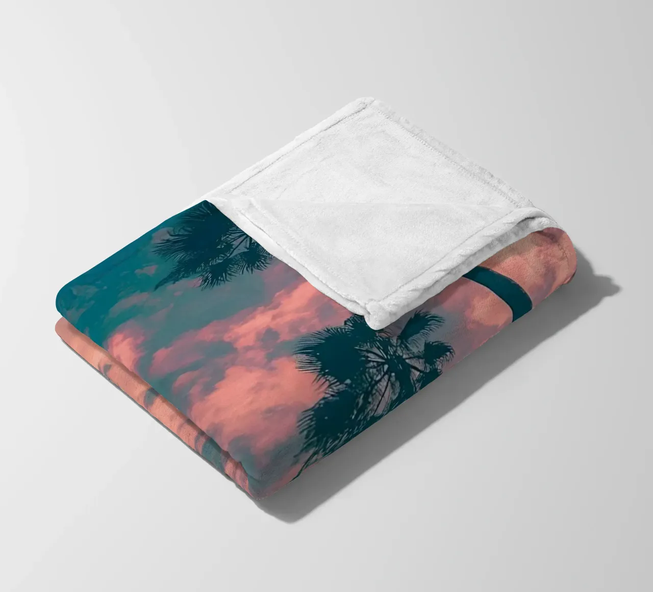 Pink Sky With Palm Trees coperta in pile da Leonard Barreiro