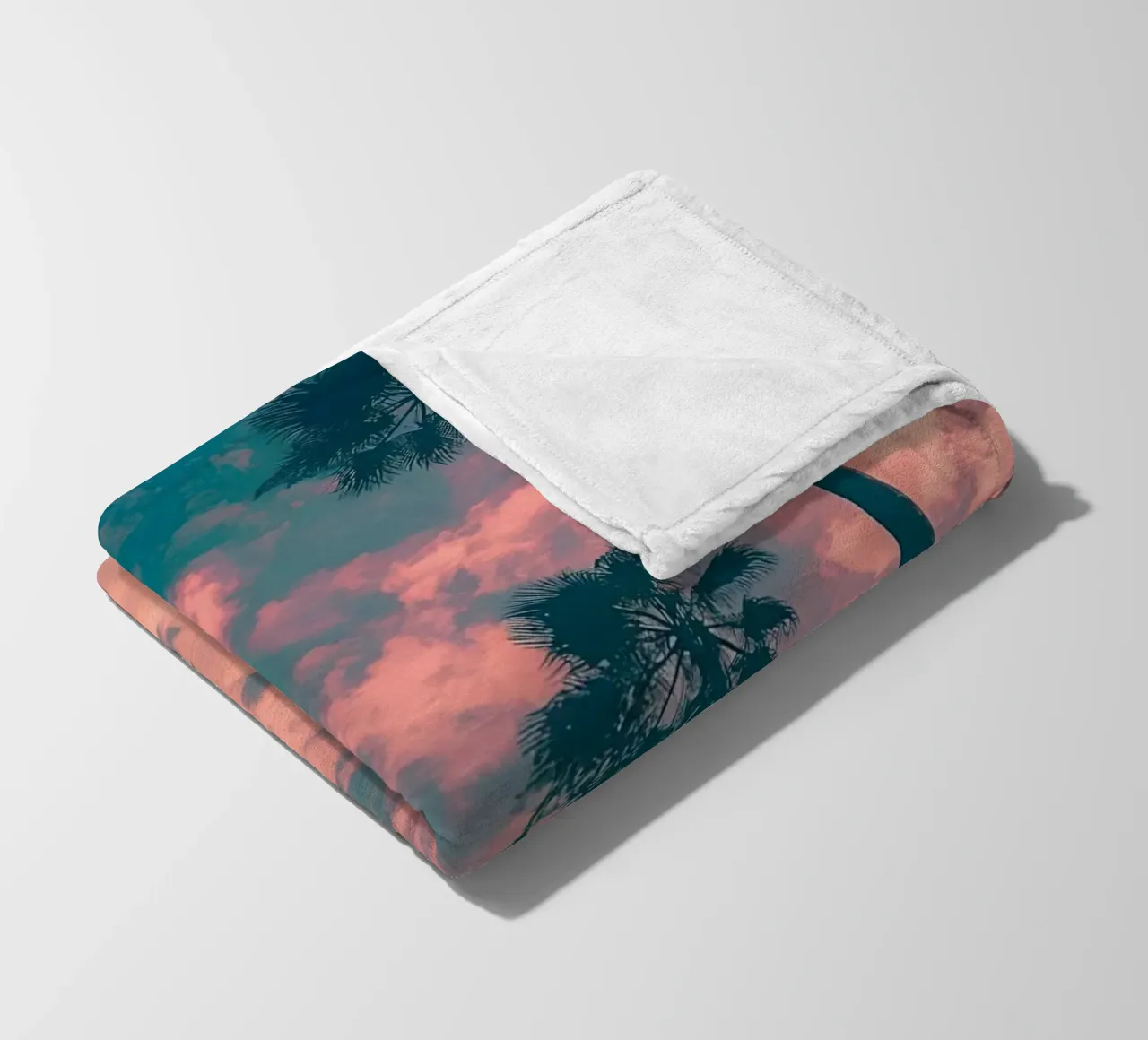 Pink Sky With Palm Trees coperta in pile da Leonard Barreiro