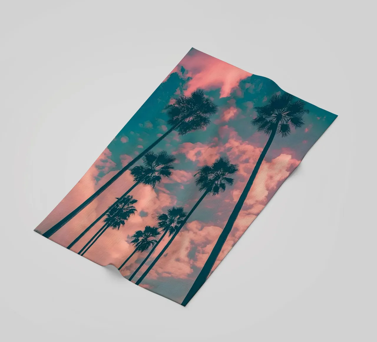 Pink Sky With Palm Trees telo mare da Leonard Barreiro