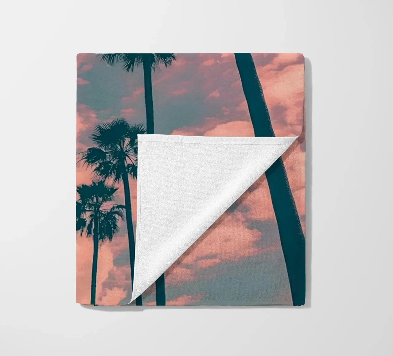 Pink Sky With Palm Trees telo mare da Leonard Barreiro