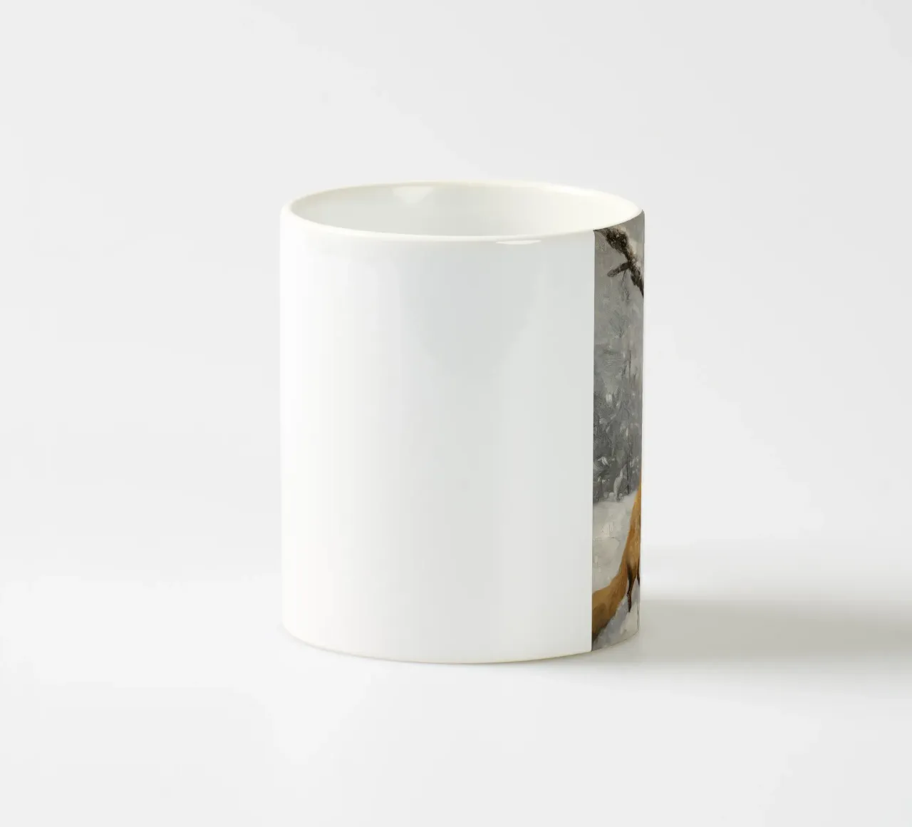Volpe rossa e gatto nero nella foresta invernale innevata tazza in ceramica da Cozy Vibes