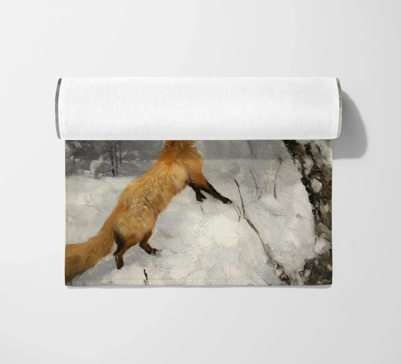 Volpe rossa e gatto nero nella foresta invernale innevata telo mare da Cozy Vibes