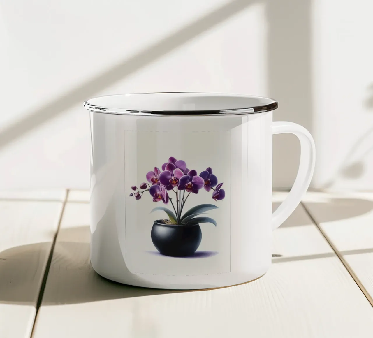 Una singola orchidea viola in un vaso di ceramica nera opaca tazza in smalto da Bloom And Brush