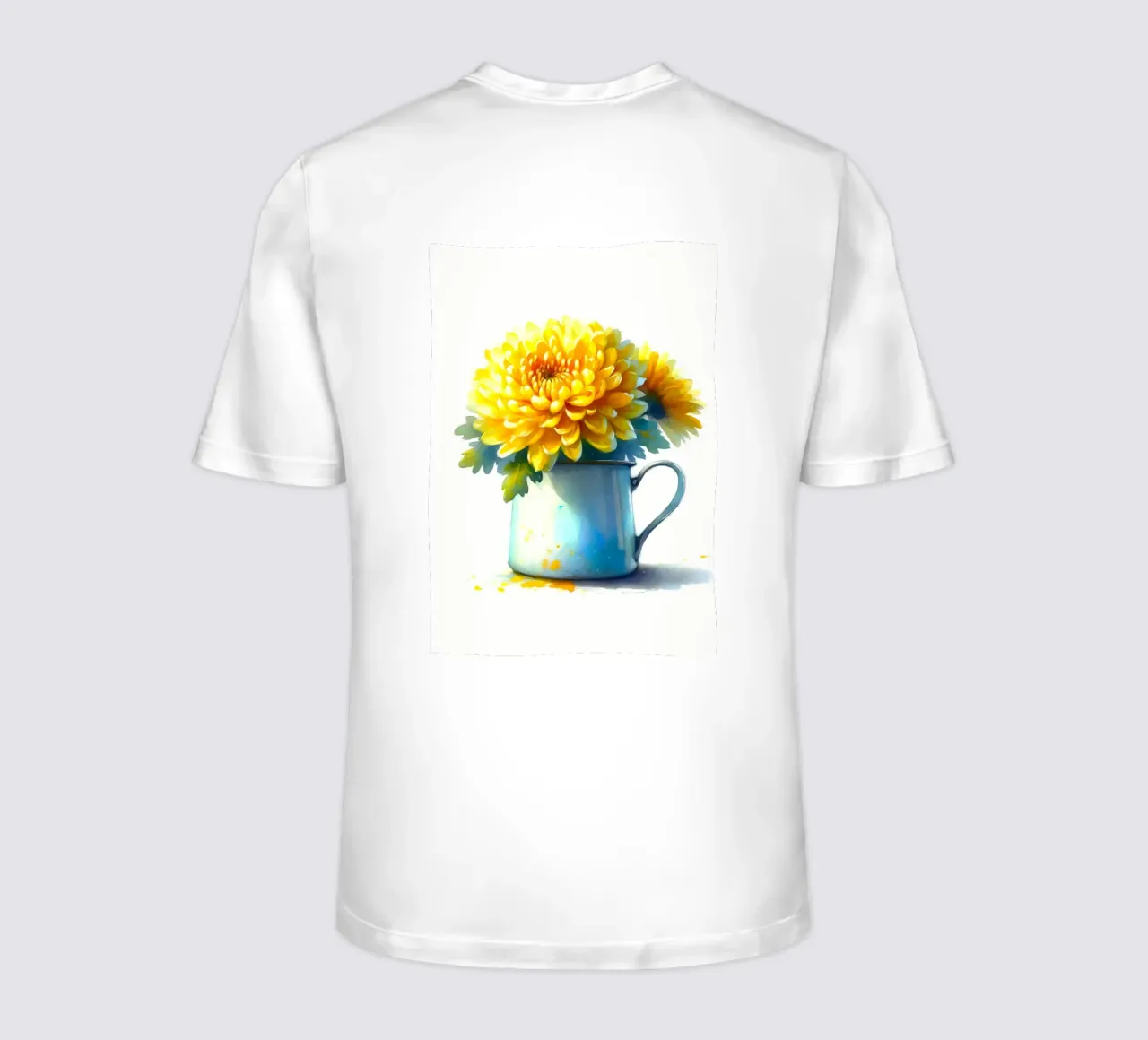 Un singolo crisantemo giallo in una brocca in smalto blu t-shirt da Bloom And Brush