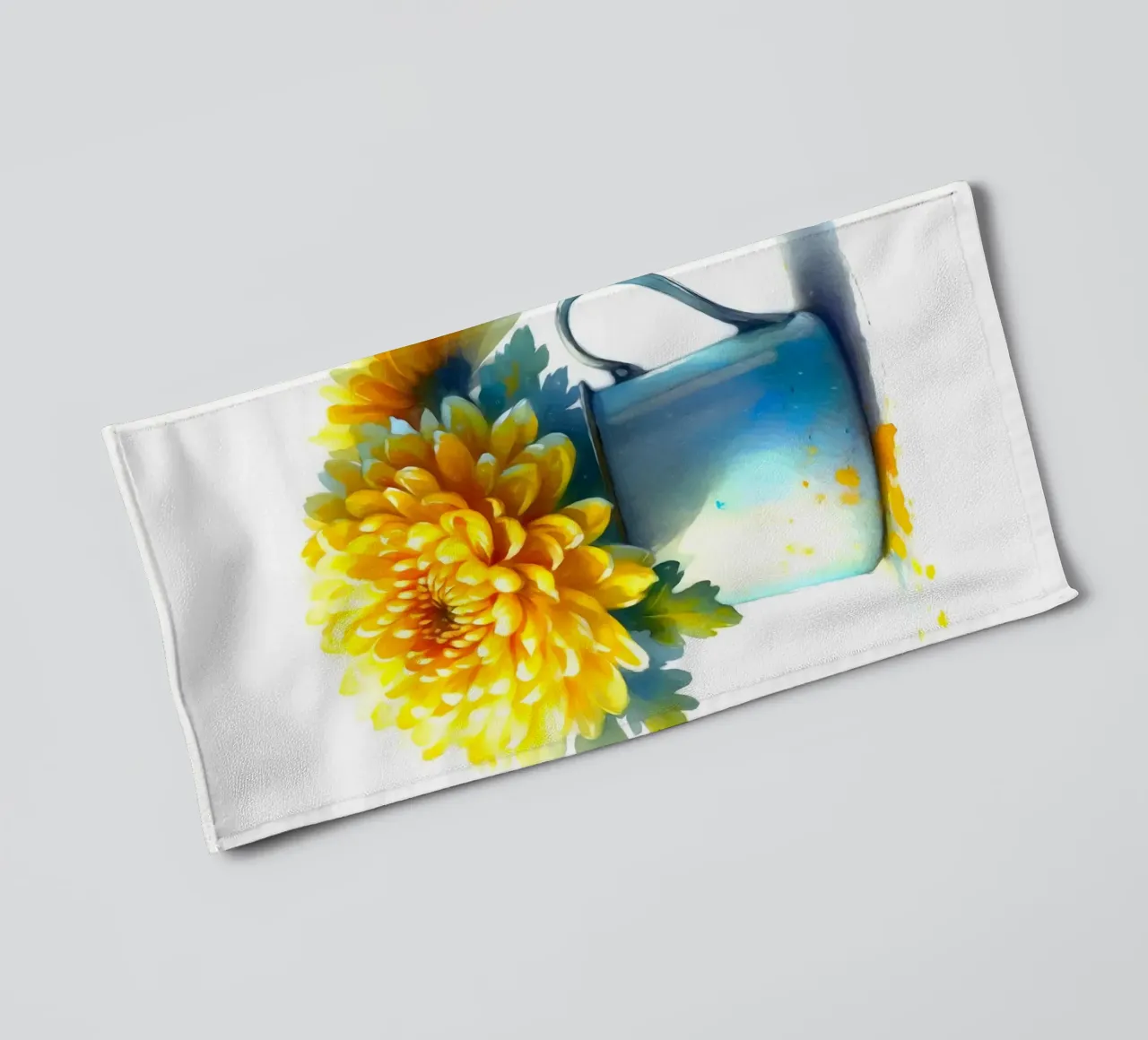 Un singolo crisantemo giallo in una brocca in smalto blu asciugamano da bagno da Bloom And Brush