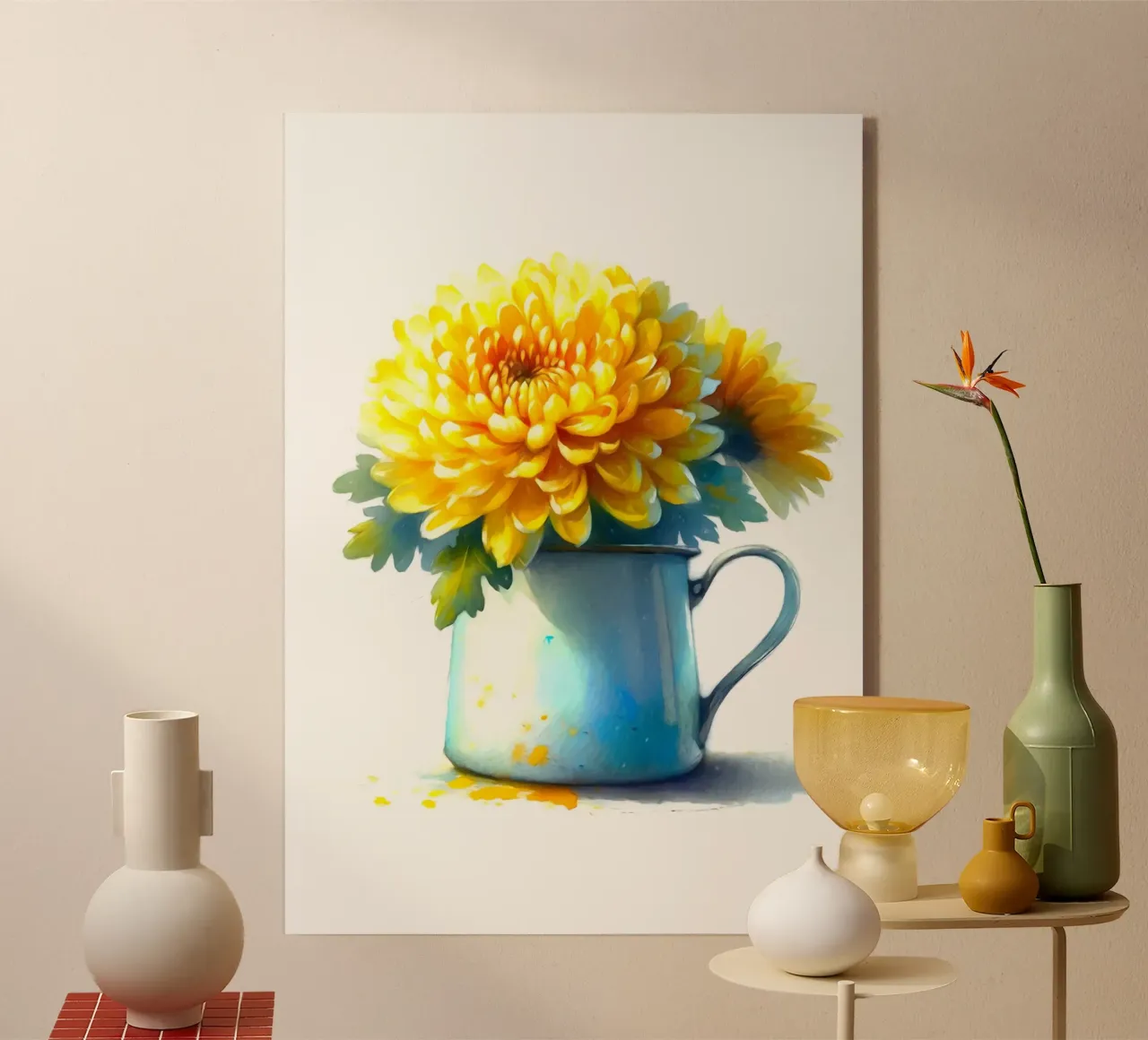 Un singolo crisantemo giallo in una brocca in smalto blu plexiglass da Bloom And Brush