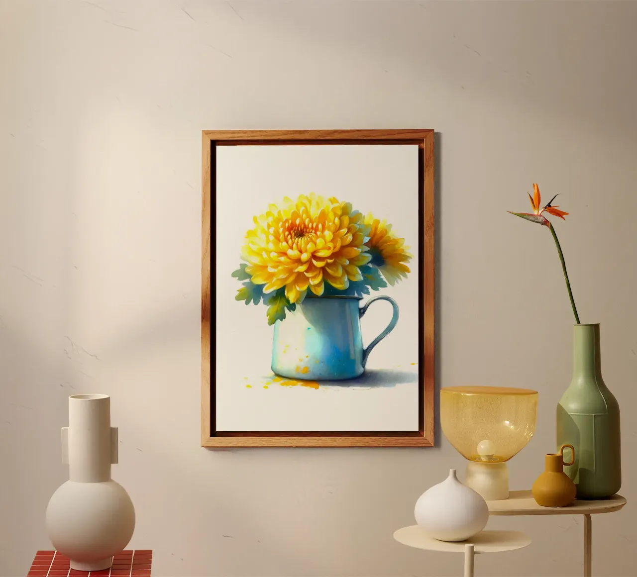 Un singolo crisantemo giallo in una brocca in smalto blu alluminio dibond da Bloom And Brush