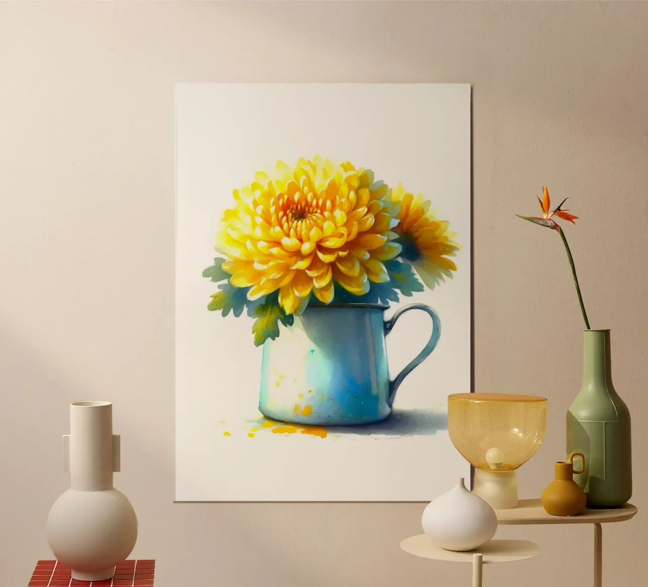 Un singolo crisantemo giallo in una brocca in smalto blu alluminio dibond da Bloom And Brush
