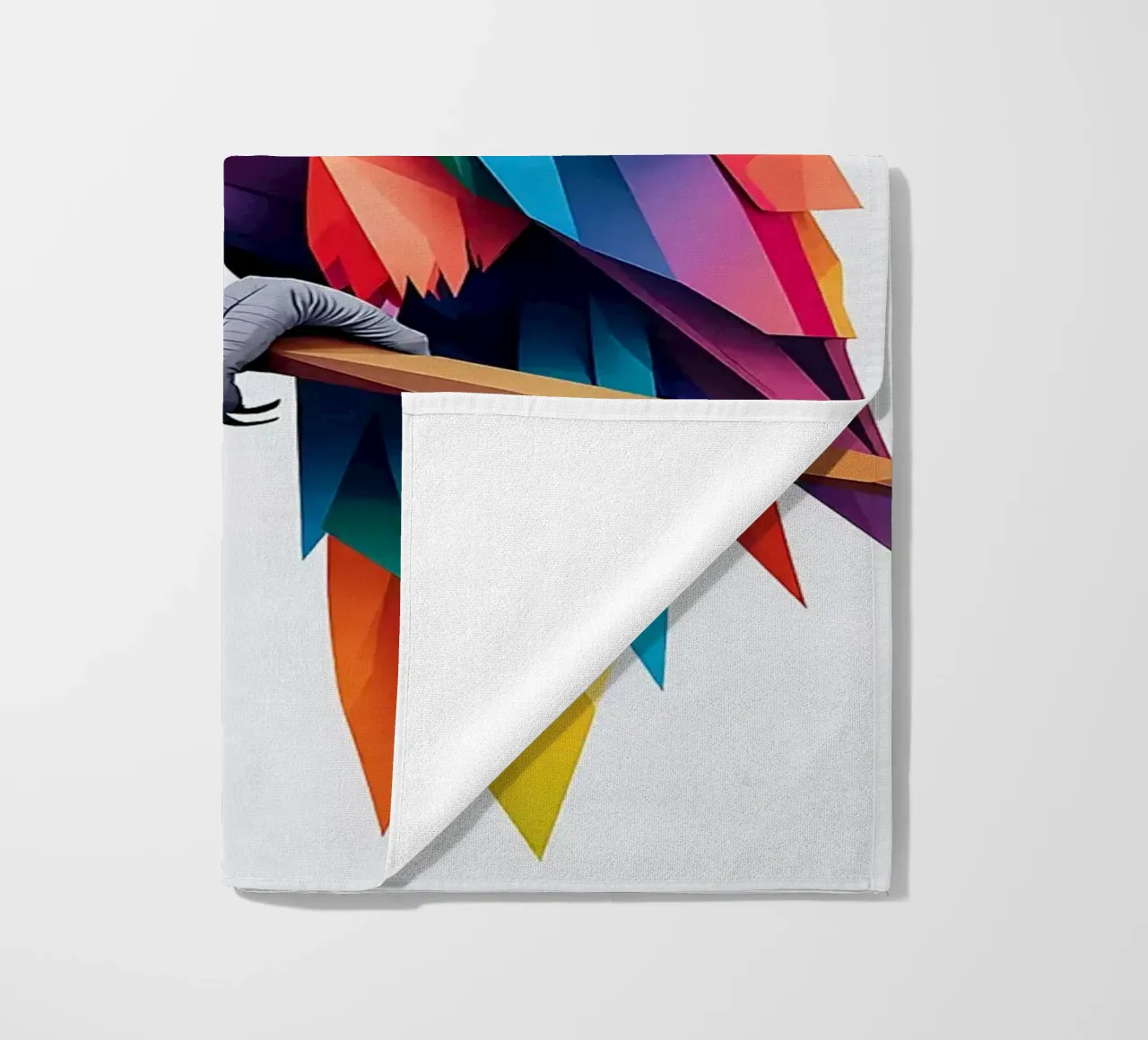 Pappagallo geometrico colorato su un ramo telo mare da Barbara Wright