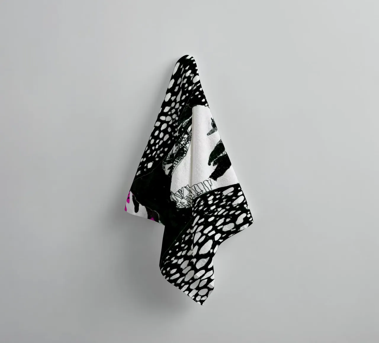 white dots towel by k i m