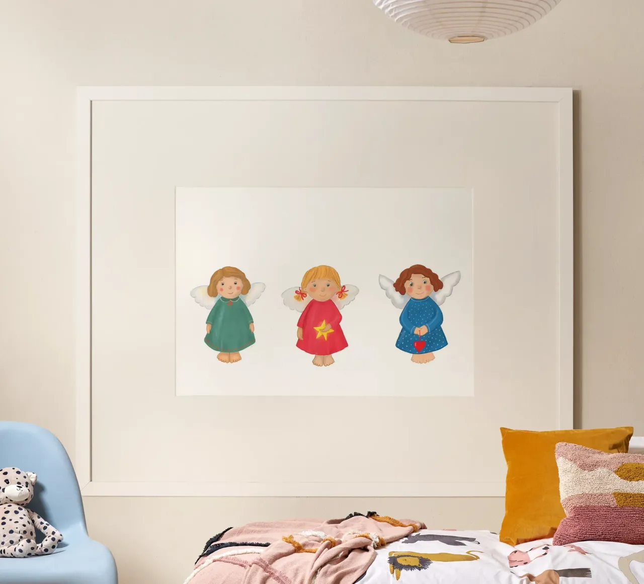 Tre simpatici angioletti di Natale poster con telaio in legno da Farbwelten