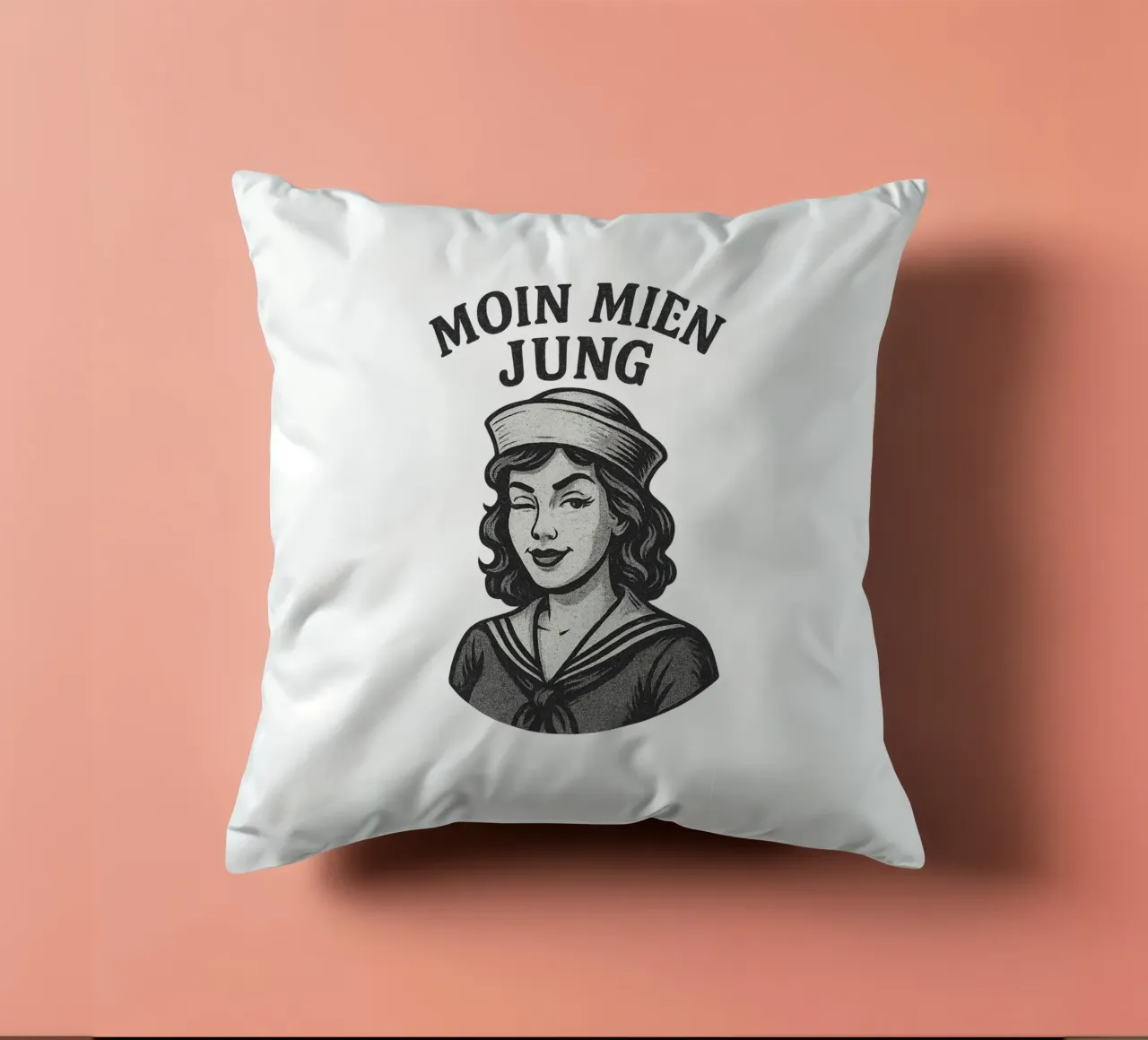 Moin mien Jung - Marinaio sfrontato in un look marittimo retrò cuscino da Fies&Fein