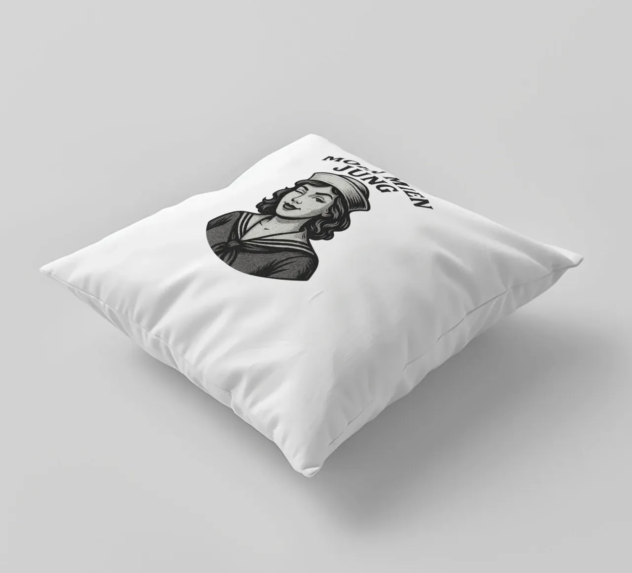 Moin mien Jung - Marinaio sfrontato in un look marittimo retrò cuscino da Fies&Fein