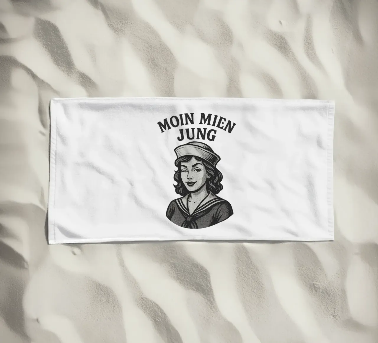 Moin mien Jung - Marinaio sfrontato in un look marittimo retrò telo mare da Fies&Fein