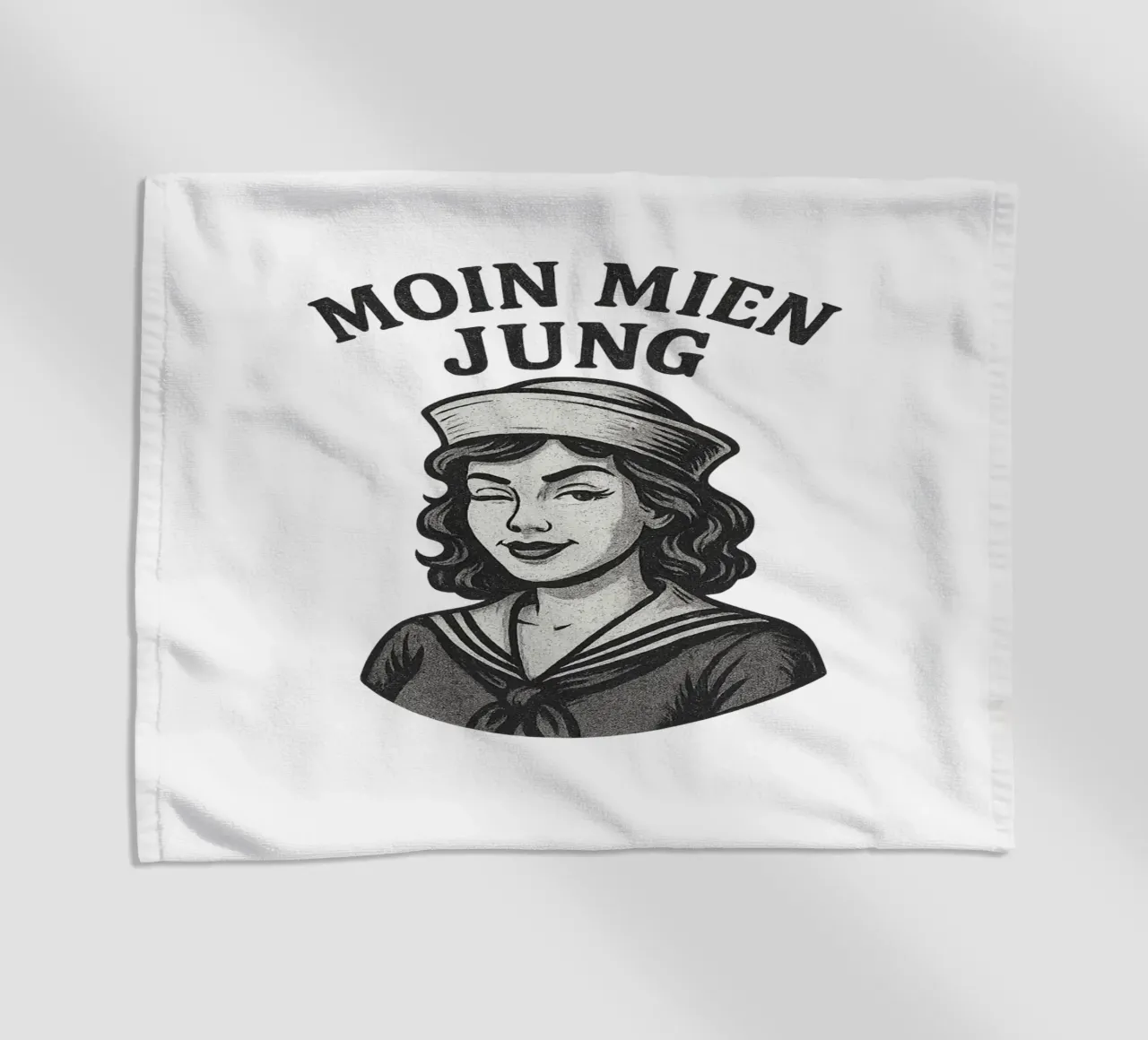 Moin mien Jung - Marinaio sfrontato in un look marittimo retrò telo mare da Fies&Fein
