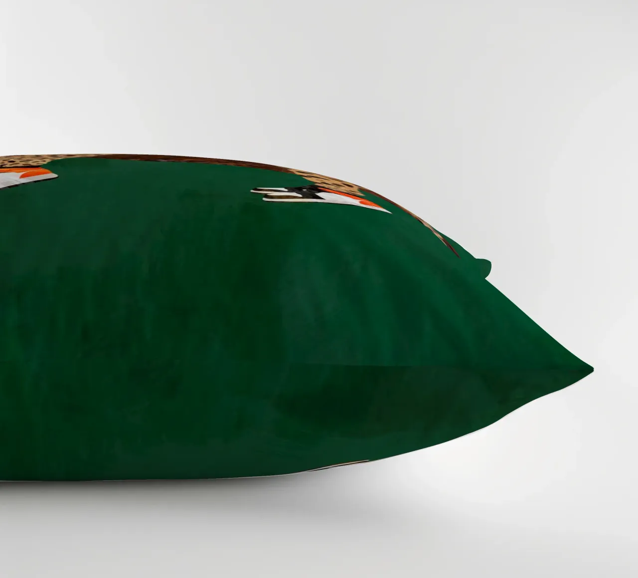 Lazy leopard in sneakers cuscino da SarahManovski