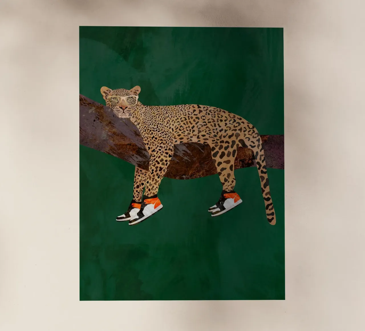 Lazy leopard in sneakers pellicola backlit da SarahManovski