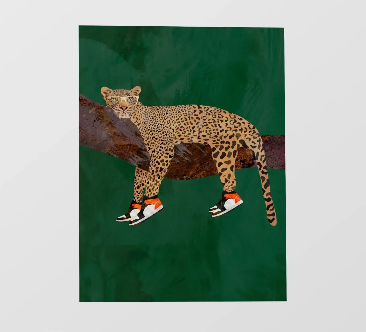 Lazy leopard in sneakers pellicola backlit da SarahManovski