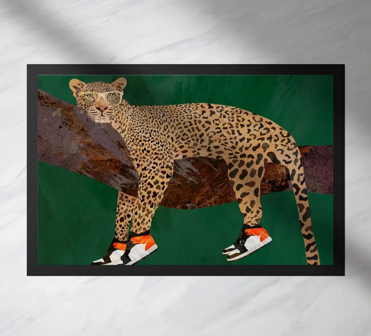 Lazy leopard in sneakers zerbino da SarahManovski