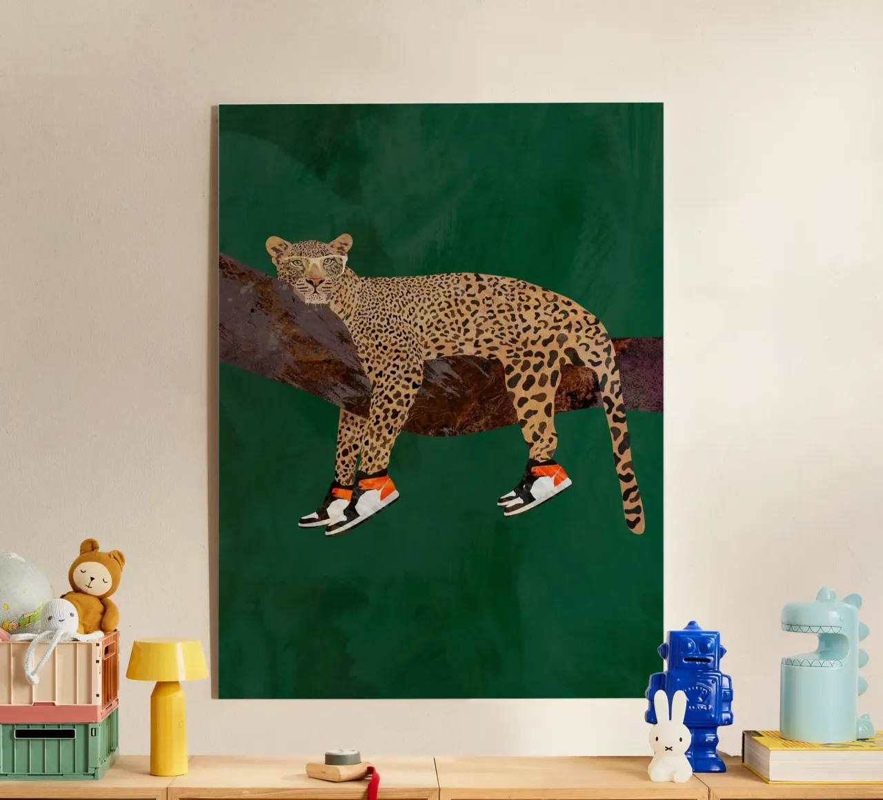 Lazy leopard in sneakers plexiglass da SarahManovski