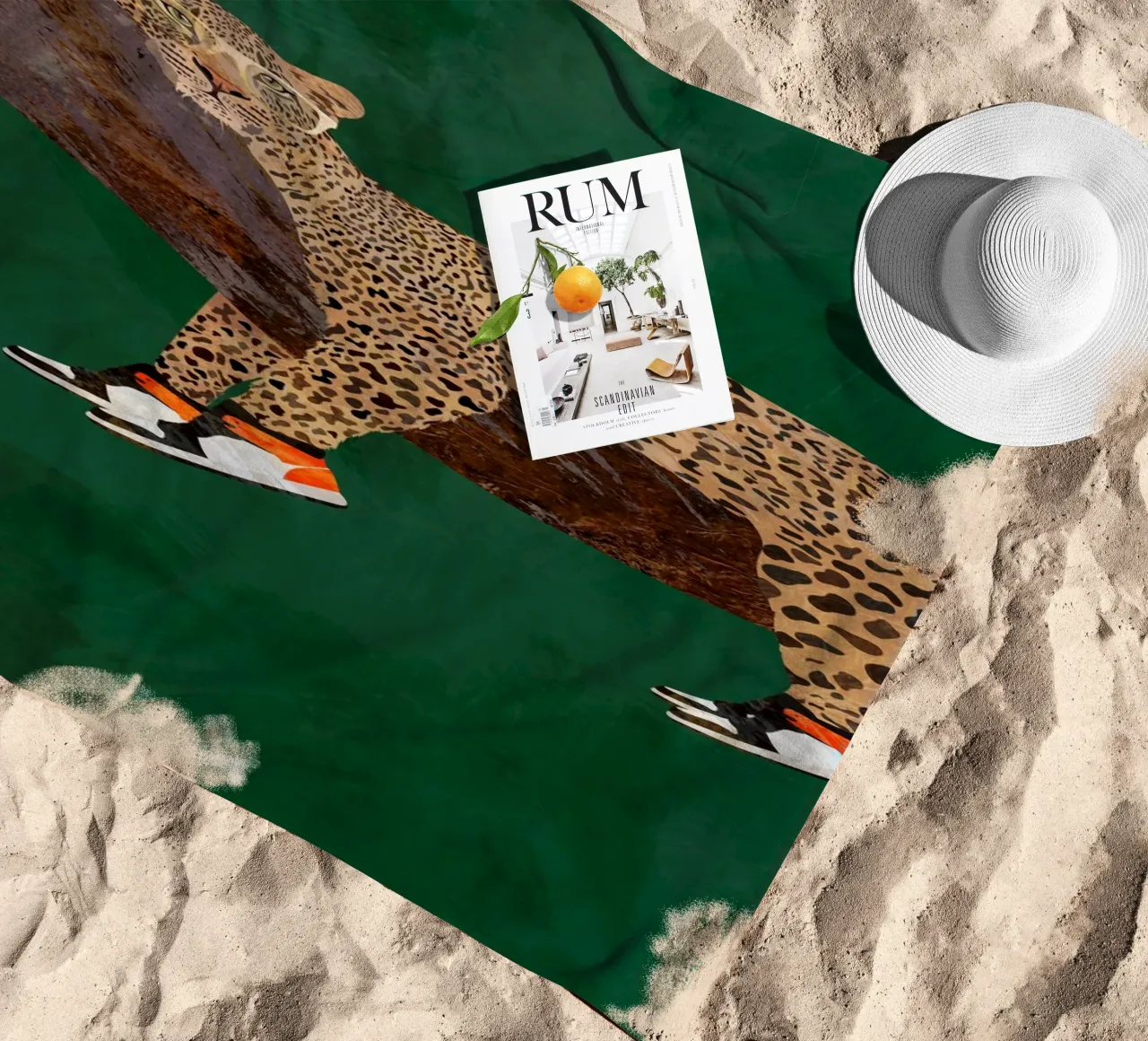 Lazy leopard in sneakers telo mare da SarahManovski