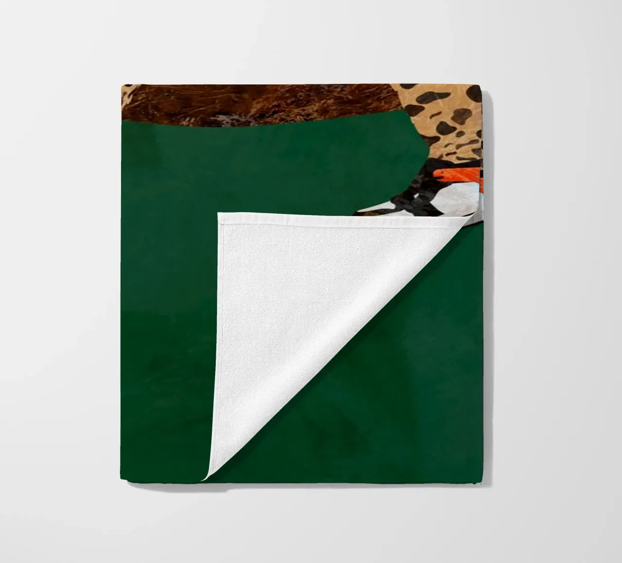 Lazy leopard in sneakers telo mare da SarahManovski