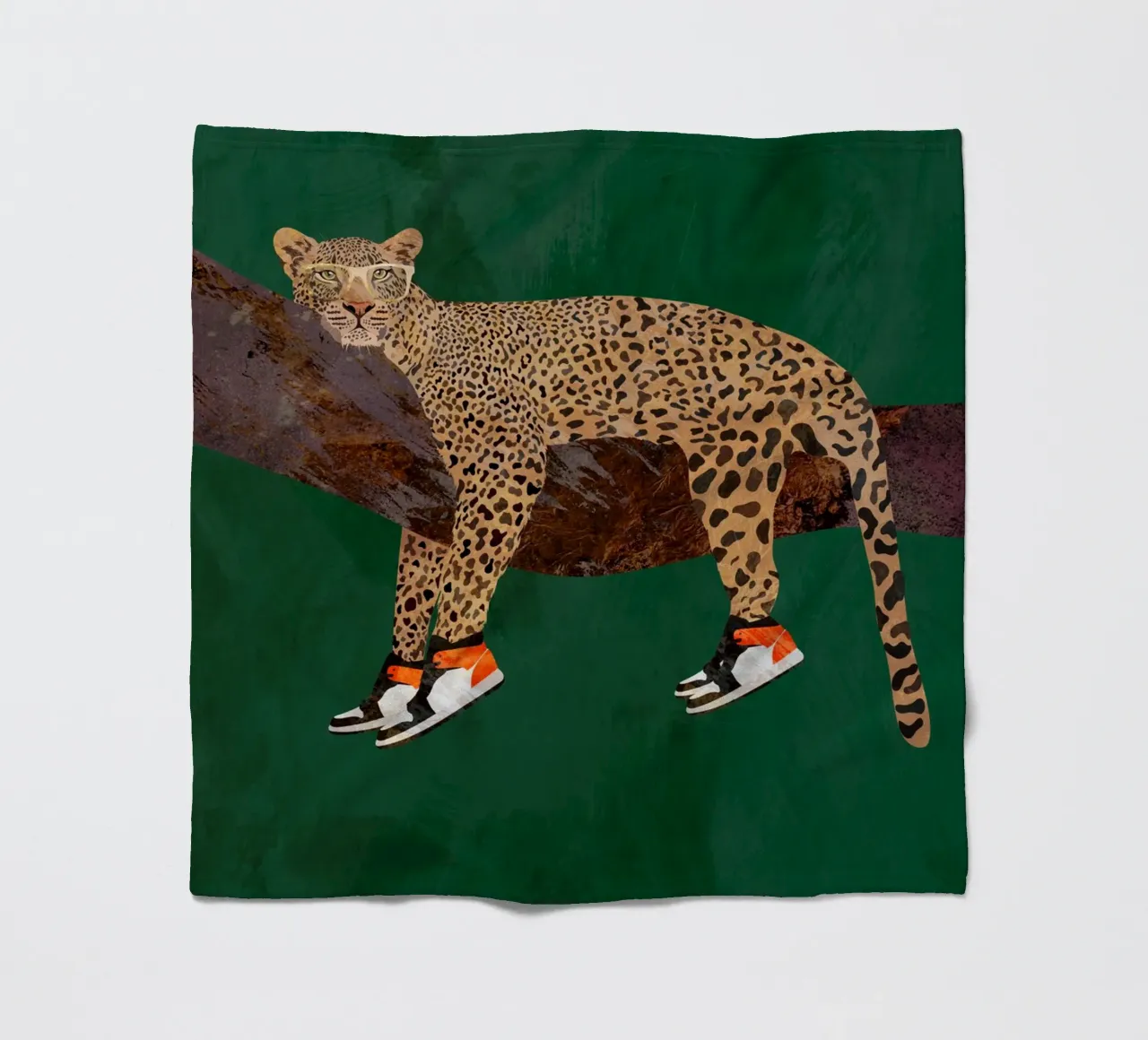 Lazy leopard in sneakers coperta in pile da SarahManovski