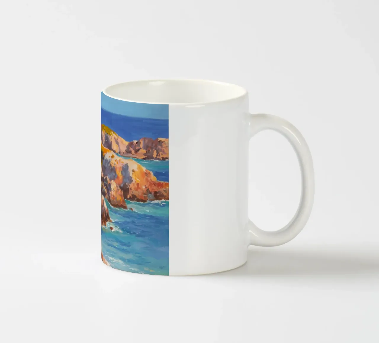 Scogliere costiere illuminate dal sole tazza in ceramica da Angkasa Mist