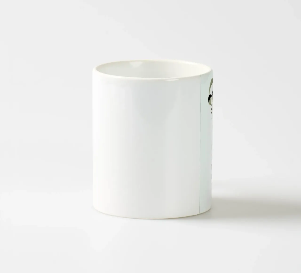 Silhouette tazza in ceramica da Ekaterina Koroleva
