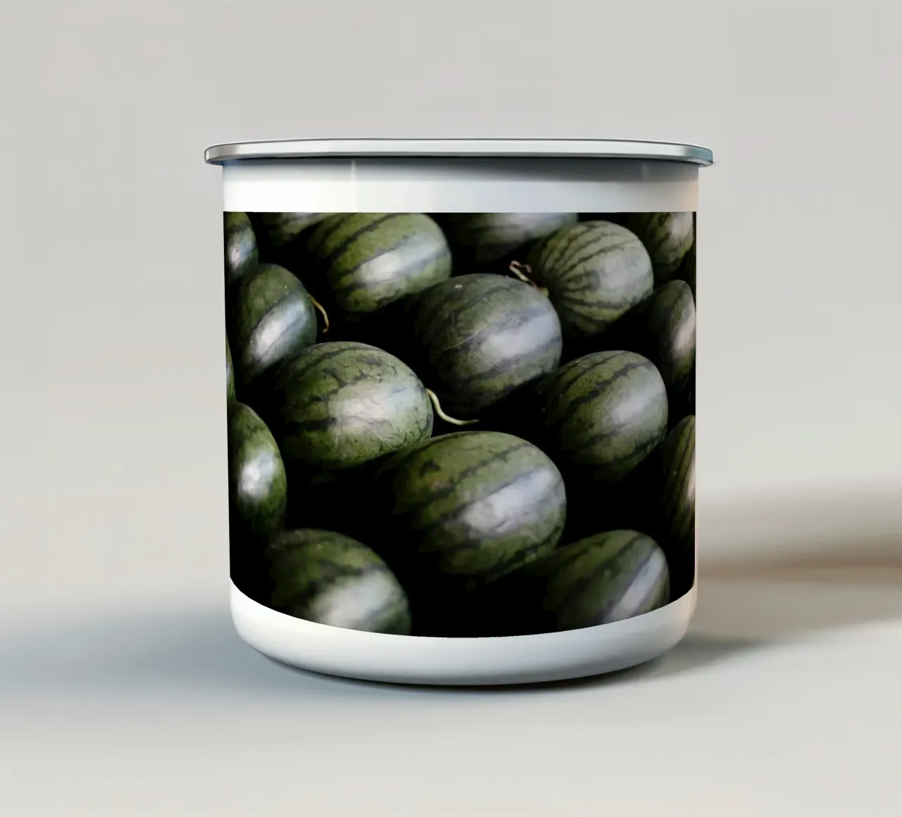Meloni a Bangkok tazza in smalto da Simon Koy